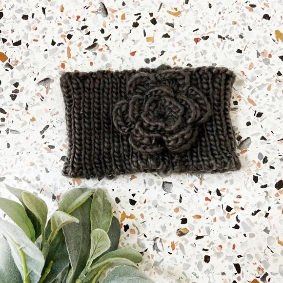 Handmade Knit Floral Headband Gray Winter Ear Warmer Academic Cozy Flower NEW - Picture 2 of 9